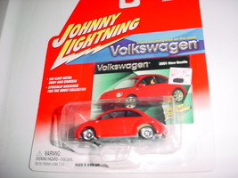 JOHNNY LIGHTNING VOLKSWAGEN 2001 NEW BEETLE RED MIP FREE USA SHIPPING - £9.00 GBP