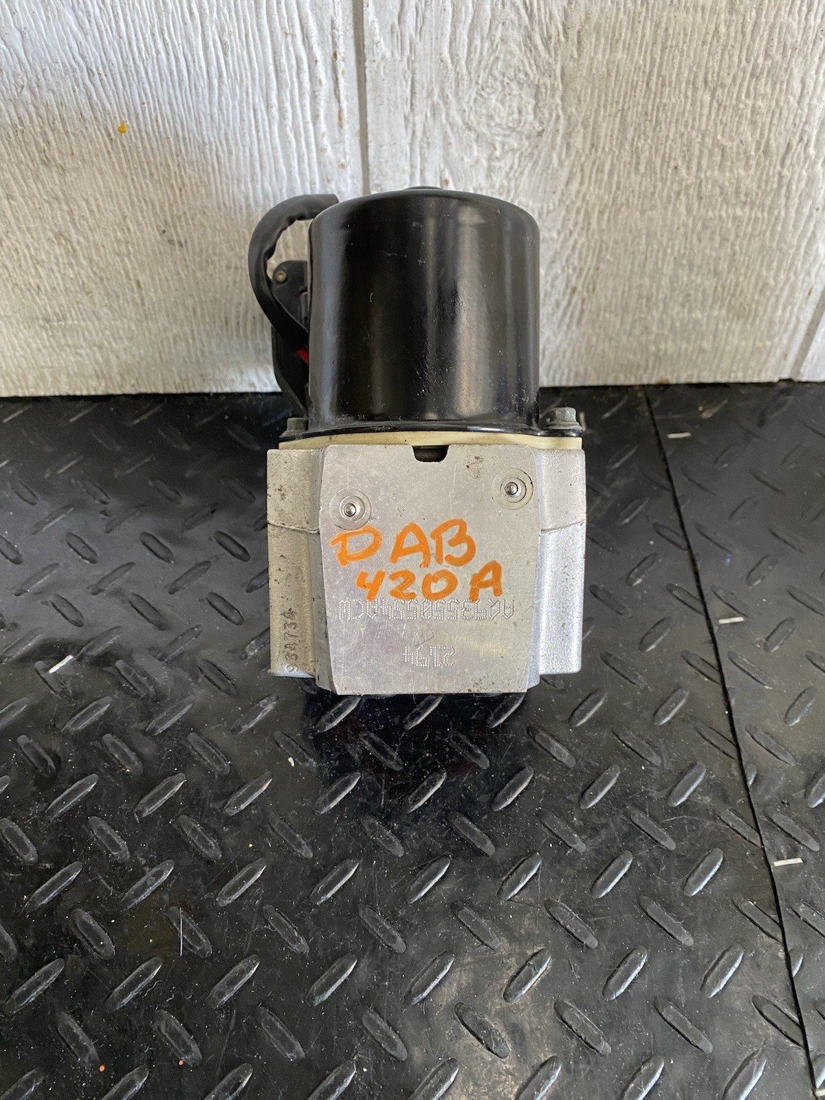 OEM 2000-2001 Dodge Durango ABS Anti-Lock Brake Pump 52009897AE - £104.26 GBP