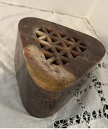 vintage covered soapstone marbled, trinket triangular box - $177.10 MXN
