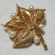 Vintage Lisner Gold Tone Leaf with Faux Pearls Brooch Pin - £22.45 GBP