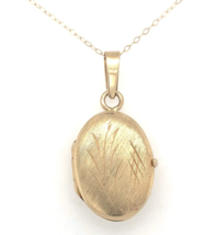 14k Yellow Gold Italian Oval Locket with Engraved Design and 14k Chain (#J6522) - £361.18 GBP