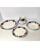Gibson Everyday Poinsettia Holiday Christmas 5 Piece Dinnerware Place Se... - $29.89