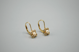 Flower Pearl Lever Back Earrings 10K Gold 1.37g B&amp;B Stamp Classy Simple - £60.76 GBP