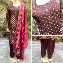 Pakistani Brown &amp; Deep Red straight style Shirt 3-PCS banarsi Lawn Dress,M - $1,437.12 MXN