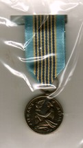 U.S. AIR FORCE AIRMANS MEDAL - HERORISM MEDAL NEW IN SEALED PACK 1969 - $14.00