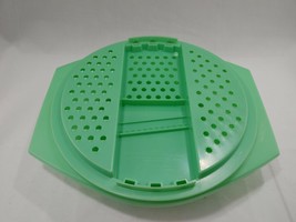 Vintage Tupperware Grater/Shredder W/Bowl Jade Green good condition. - $17.61 CAD