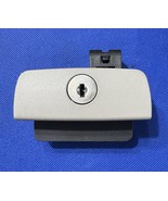 98 - 11 Cadillac Glove Box Latch Lock Handle Gray Light Shale OEM - Veri... - $349.80 MXN