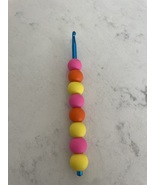 Cute colorful and helpful crochet hook  - $133.04 MXN