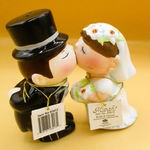 Kissing Bride and Groom Cake Topper S &amp; P New Westmoreland Magnetic  25 - $92.91 MXN