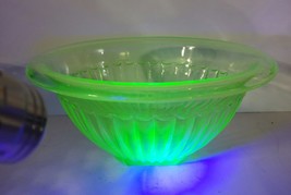 Green Uranium Mixing Bowl Ribbed Pattern with Rolled Lip - £19.81 GBP