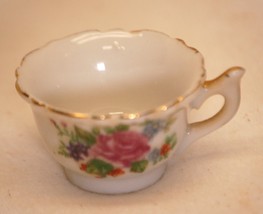 Porcelain Mini Rose Teacup Gold Trim Scalloped Edge Japan - $9.89