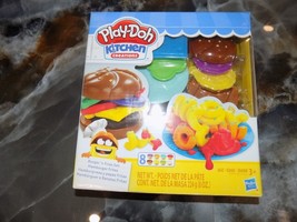 Play-Doh Kitchen Creations Burger and Fries Set with 8 Non-Toxic Colors NEW - £15.50 GBP