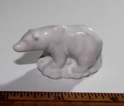 Wade Polar Bear Red Rose Tea Figurine Endangered Series 1999-2002 - England - $5.00