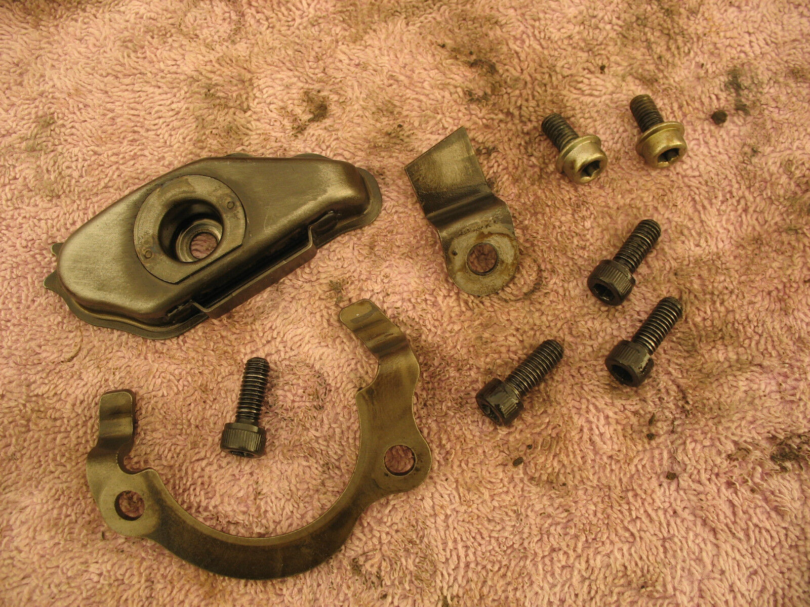 RIGHT HAND ENGINE CASE PARTS 1985 85 HONDA TRX250 TRX 250  - $7.92