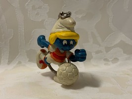 Vtg Keychain 1983 Soccer Smurfette Figure Keychain Peyo Schleich PVC Hong Kong - £3.30 GBP