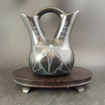 Native Black Pottery Wedding Vase With Stand Signed &quot;I Am Silk. Laguna 1... - €41,81 EUR