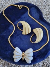 Vintage Crown Trifari White Lucite Butterfly Necklace &amp; Beige Enamel Earring Lot - £27.13 GBP