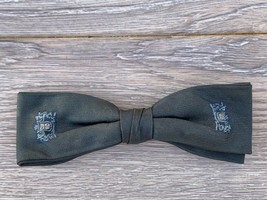 RETRO Ormond Mens Bow Tie Blue Lion Shield Crown Print Rayon Clip On VTG... - $792.94 MXN