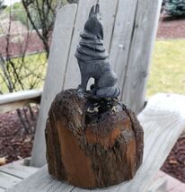 Gray Wolf Sculpture Resin Figurine Driftwood Carving Howling Timber Wolf... - $22.98 CAD