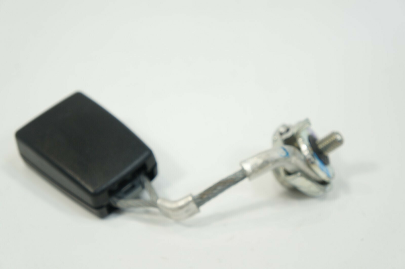 11-2016 bmw f10 528i 535i rear right passenger side seat belt buckle receiver Item image 5