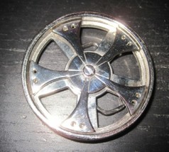 Vintage Novelty CAR RIMS SPINNING GANGSTER Thug Metal Belt Buckle - $30.00