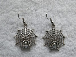 Silver Halloween Spider Web 1&quot; Dangling Earrings - £6.20 GBP