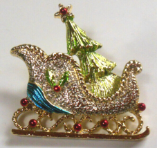 Vintage signed Gerry&#39;s Gold-tone Enamel Christmas Sleigh Brooch 1.5&quot; x 1.5&quot; - $19.65 CAD