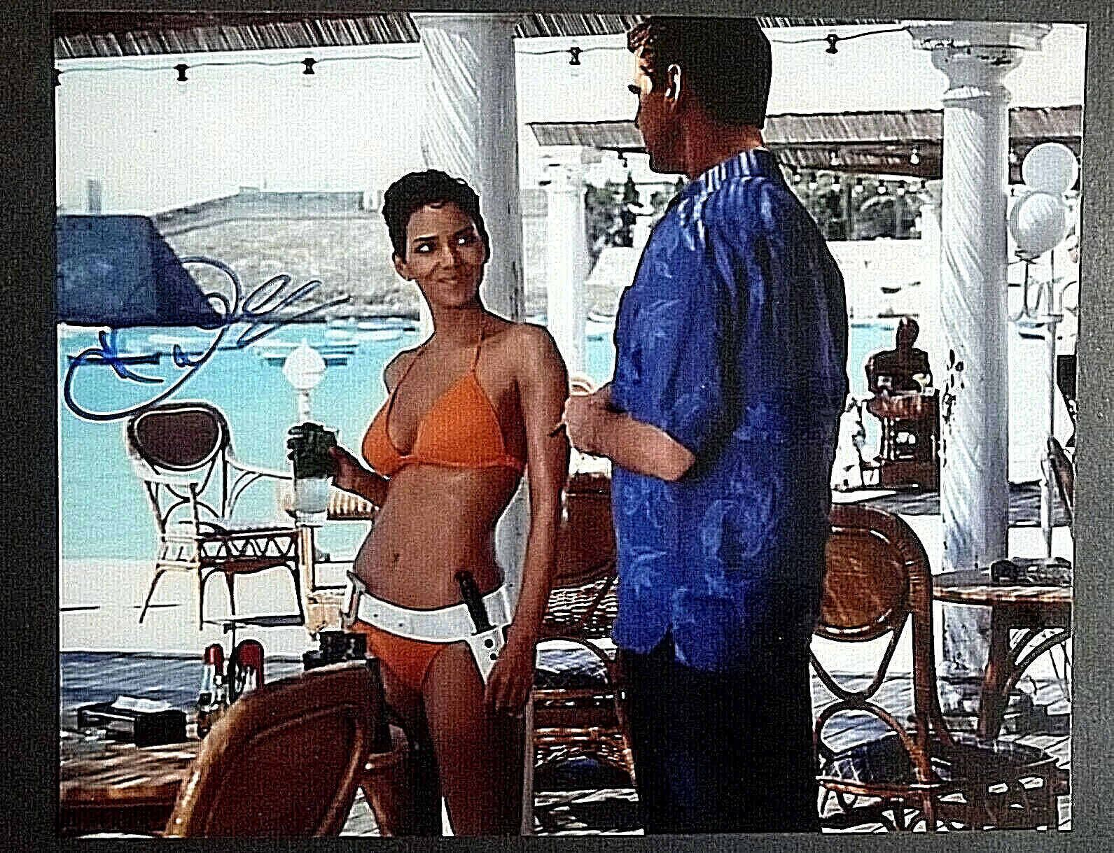 HALLE BERRY AS JINX (DIE ANOTHER DAY) ORIG,SEXY AUTOGRAPH PHOTO (CLASSIC) - £296.67 GBP