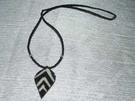 Estate Tiny Black Glass Bead with Rustic Striped Wood Leaf Pendant Necklace – - £6.07 GBP