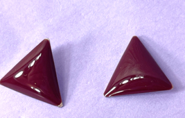 1980&#39;s Enamel Pierced Earrings Lavender Purple Triangle Stud - £7.72 GBP
