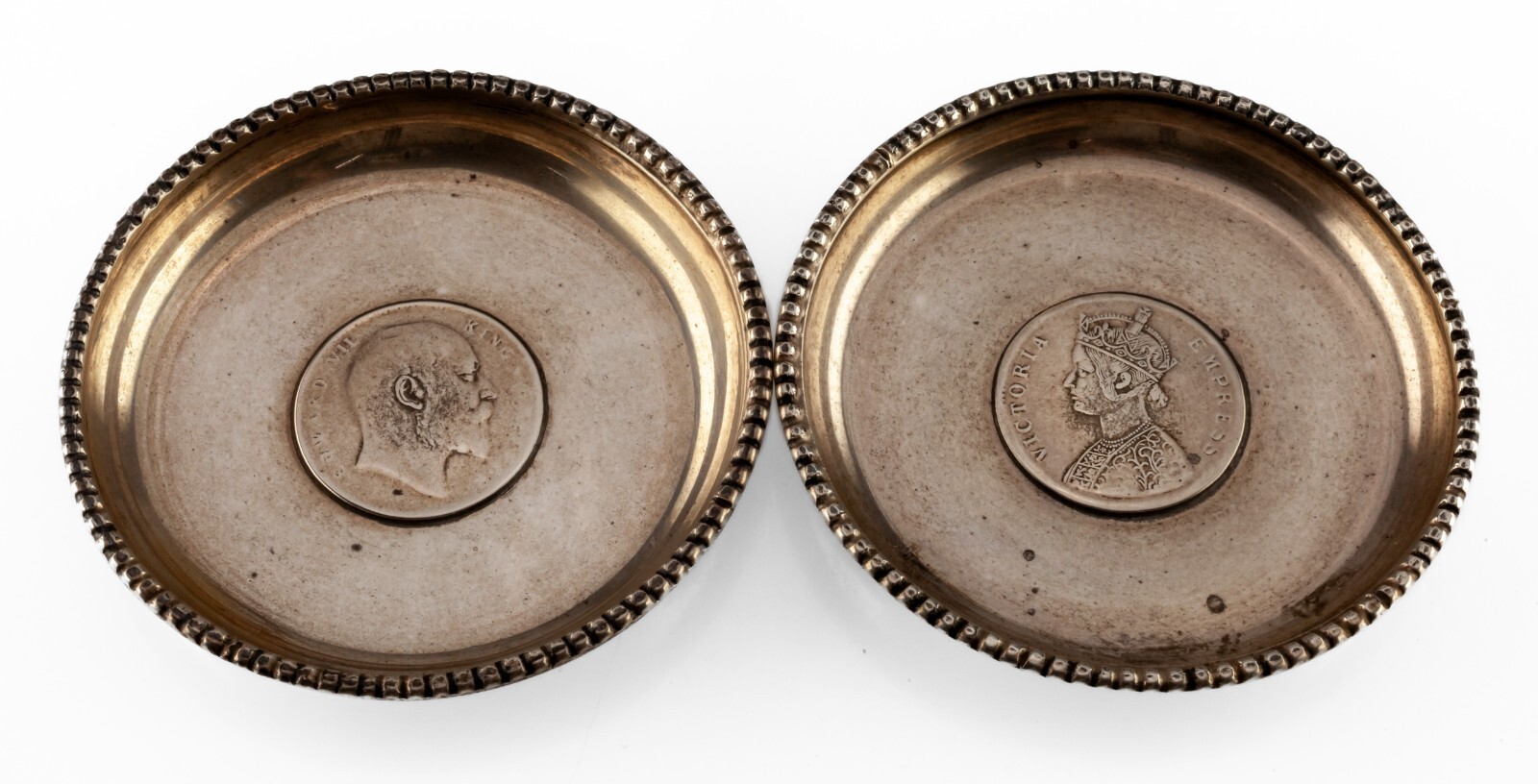 Paire Indien Argent Plats, 1877 &amp; 1907 Un Roupie Pièce de Monnaie Plateaux - $288.58