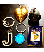 Small lot of keychains and brooches - €20,30 EUR