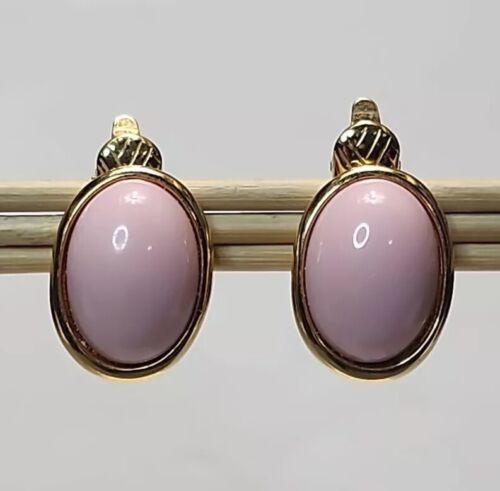 Vintage Trifari Oval Pink Gold-tone Clip-on Stud Earrings .85" Costume Jewelry - £14.19 GBP