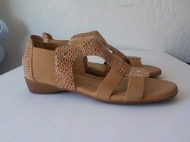 Michelle D Brown Beige Flat Strappy Sandals Comfort Shoes Women size 10M Leather - £14.31 GBP