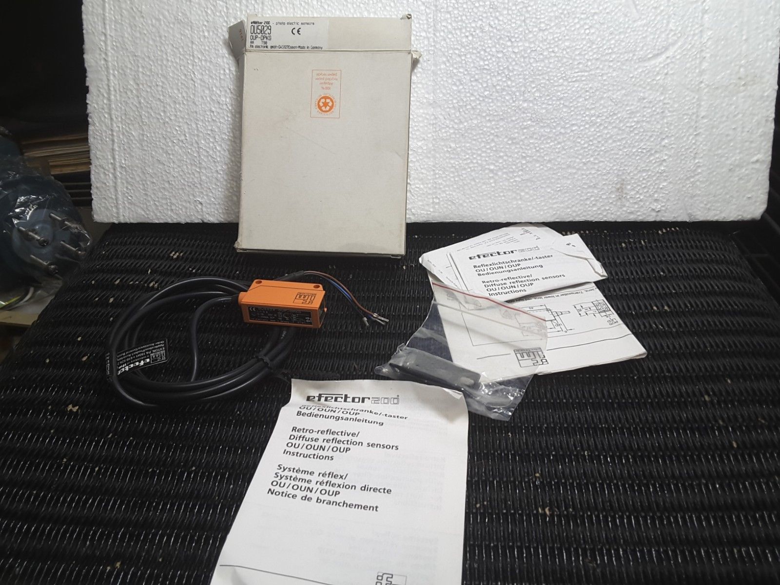 EFECTOR 200 OU5029 OUP-DPKG DIFFUSE REFLECTION SENSOR NEW $99 - $96.48