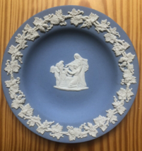 Vintage Blue Wedgewood Jasperware Cupid Oracle w/ Grapevine Trinket Dish - £15.54 GBP