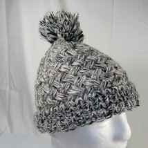 Betsey Johnson Crochet Knit Beanie Hat Sparkle Glitter Cap Pom Pom One Size Gray - £11.81 GBP