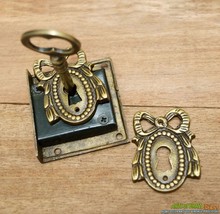 Solid Brass Skeleton Key &amp; Lock Set with Vintage Classic Ribbon Key Hole Plate - £23.70 GBP