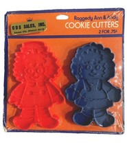 Vintage Hallmark Raggedy Ann &amp; Andy 4.5&quot; 2 Pack Cookie Cutters New In Pa... - $225.97 MXN