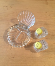 Vintage 50s glass Scallop Shell salt and pepper shaker set image 3