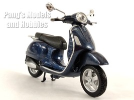 4 Inch Vespa Granturismo Scooter 1/18 Scale Diecast Model by Maisto - Blue - $16.82