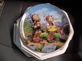 Hummel Little Explorers Little Companion Danbury Mint Plate New - £42.96 GBP