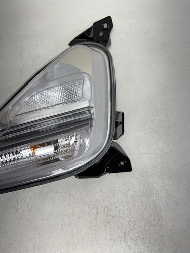 92305-M7000 2019 2020 2021 KIA FORTE FRONT LEFT FOG LIGHT TURN SIGNAL Item image 4