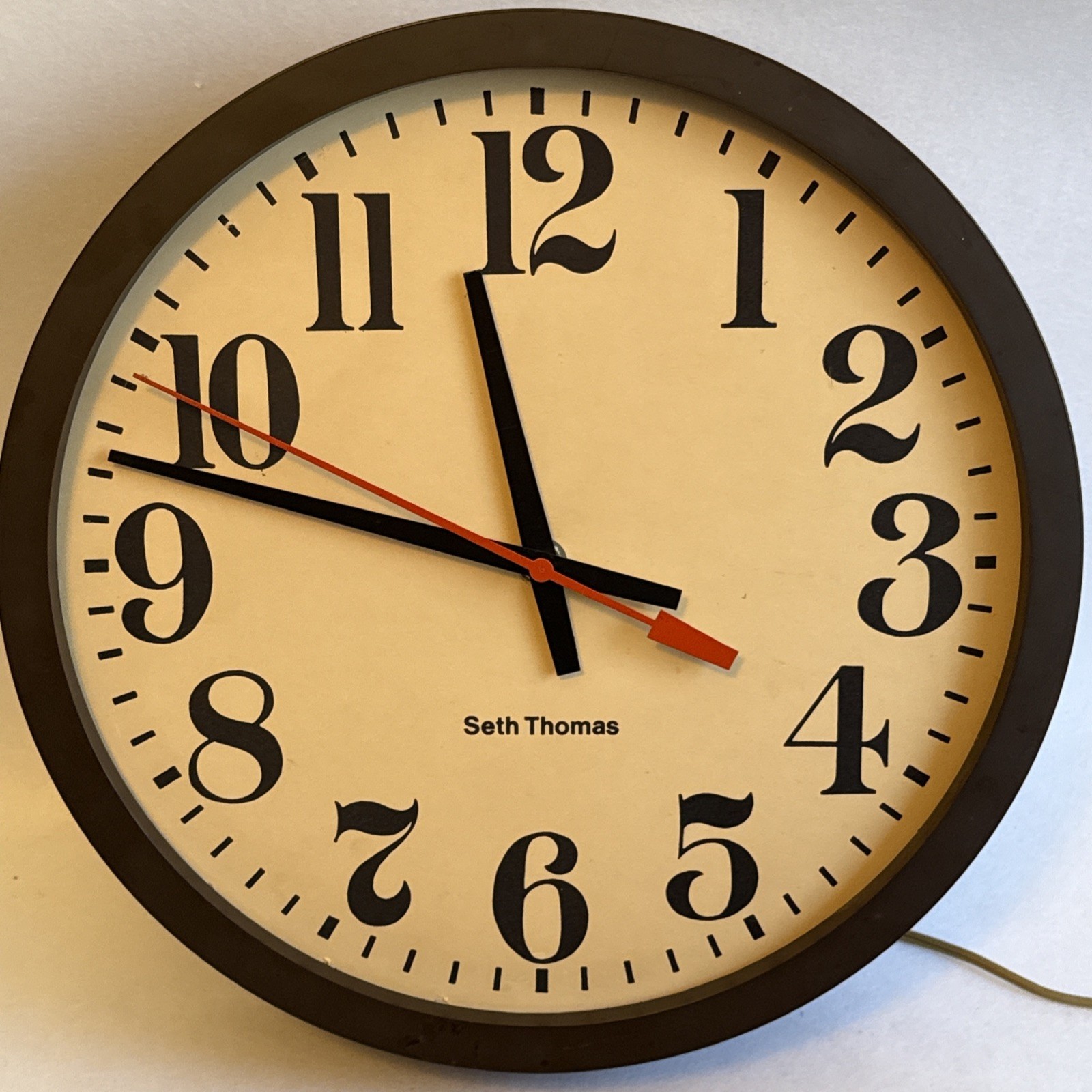 Seth Thomas Face School Industrial Clock 14&quot; Plastic Electric - FOR PARTS - $12.34