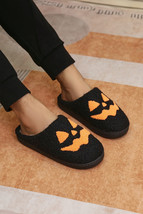 Black Halloween Pumpkin Face Graphic Plush Slippers - $166.66 MXN
