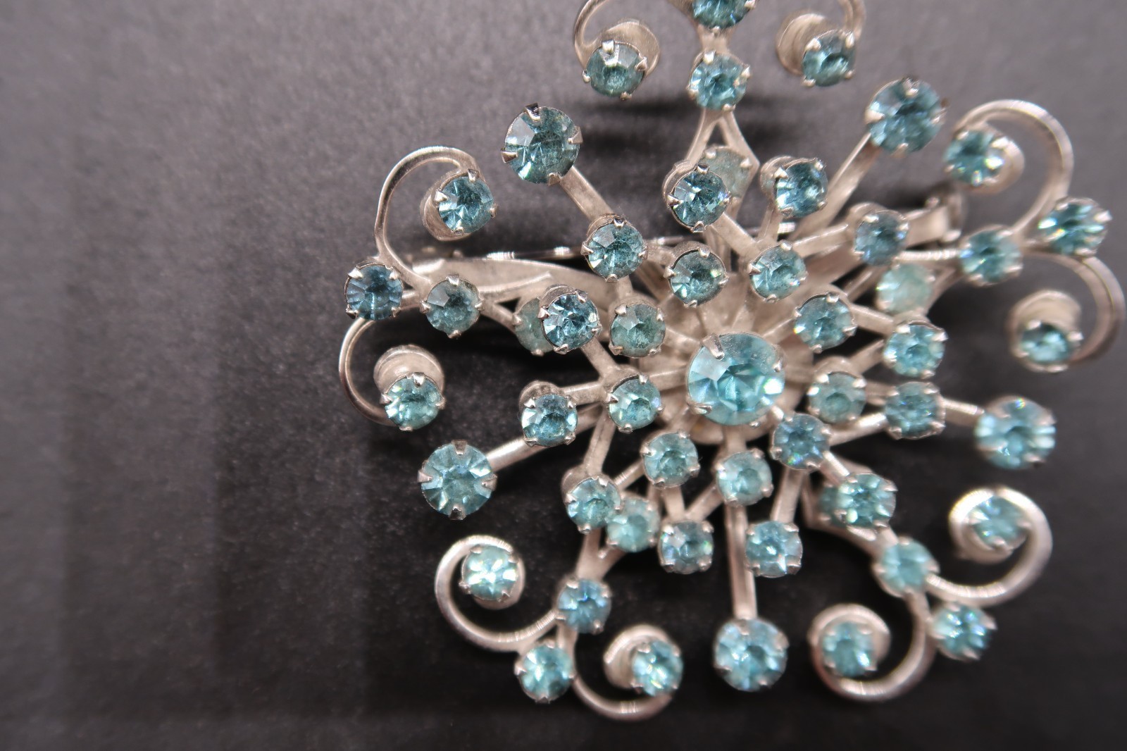 Vtg Aqua Blue Prong Set Rhinestone Brooch Starburst Snowflake Brooch Silver Tone Item image 15