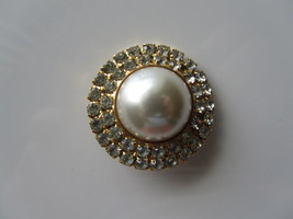Vintage White Pearl and White Crystals Round Pin Brooch - £7.19 GBP