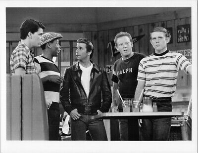 Primary image for Happy Days original 7x9 TV photo Winkler Most Howard Bailey Williams in Arnold's