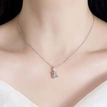 Swan Pendant Fashionable Elegant Necklace - £4.34 GBP