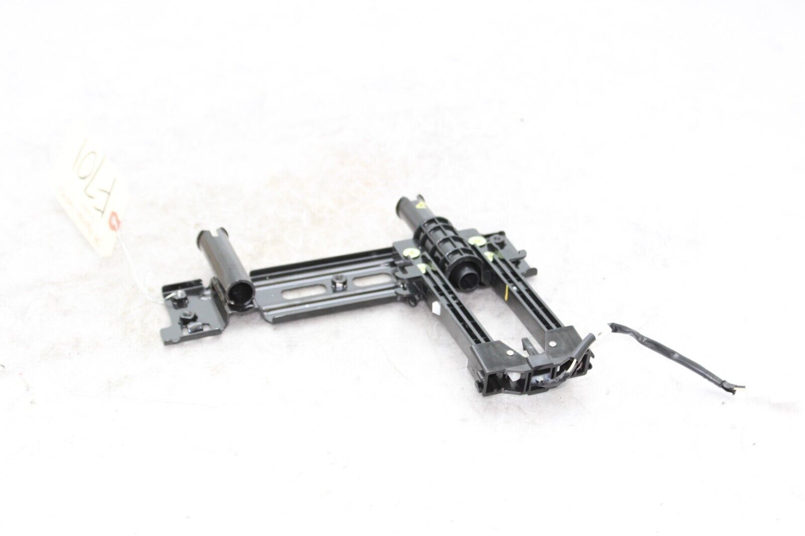 09-14 HYUNDAI GENESIS SEDAN Front Right Seat Headrest Mounting Bracket F701 - $68.80